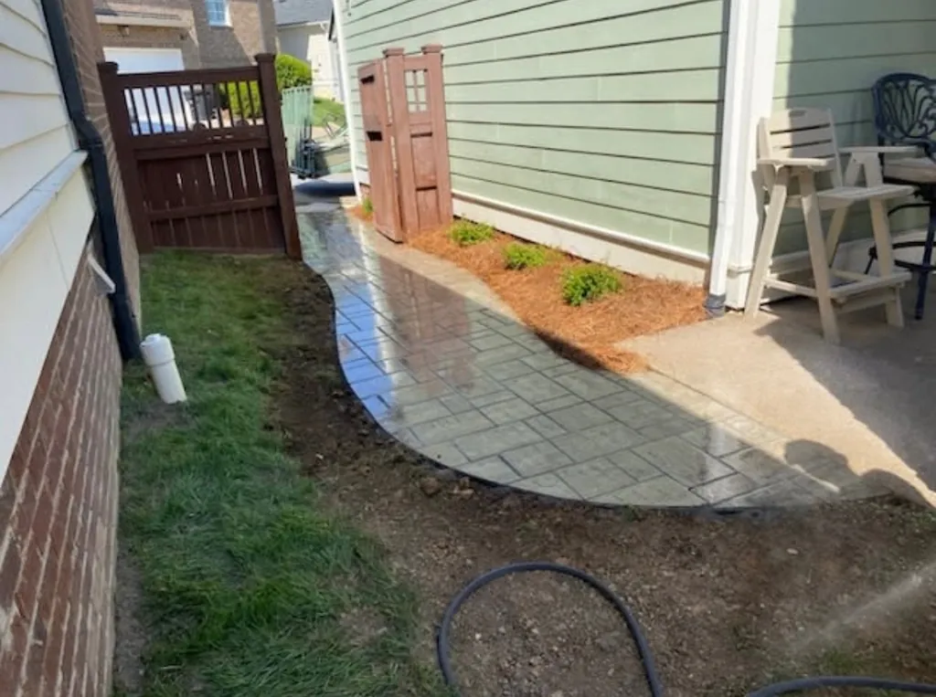 Curved Side Walkway in Franklin, TN